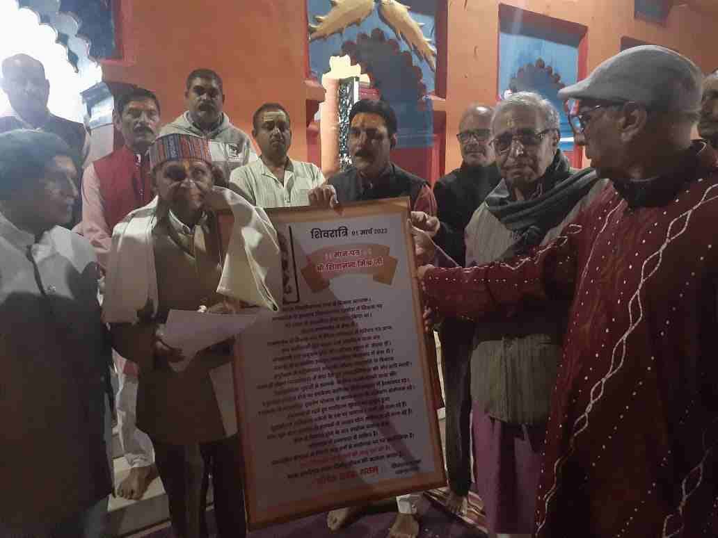 *भास्कर शाकद्वीपीय ब्राह्मण समाज के पूर्व संयोजक शिवानद मिश्र एवं शिवनाथ पाठक के जन्मदिन पर उन्हें श्री बालाजी मंदिर प्रांगण में 80 दीप प्रज्ज्वलित कर साल श्रीफल भेंटकर किया गया सम्मानित....................* 1 IMG 20220302 WA0092