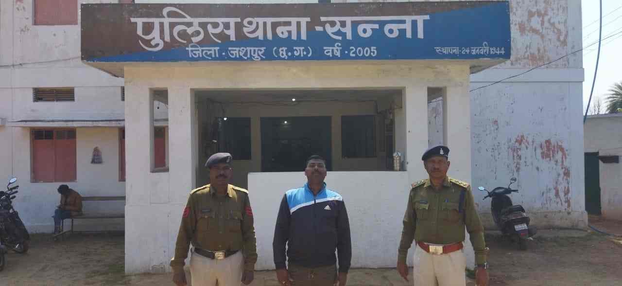 *big breking:– "खबर का असर" 420 मामले में मोदी हुये गिरफ्तार, पुलिस अधीक्षक से शिकायत के बाद पुलिस ने किया मामला दर्ज, आरोपी मोदी को भेजा न्यायिक हिरासत में जेल,किसानों को एक साल बाद मिला न्याय.....देखिये वीडियो मोदी ने पुलिस के सामने कैसे किया अपना गुनाह कबूल............* 1 IMG 20220303 WA0120