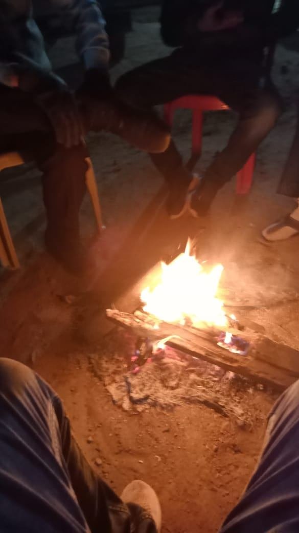 *कलेक्टर ने राहगीरों की सुविधा के लिए सार्वजनिक स्थानों में अलाव जलाने के दिए निर्देश,नगरीय निकाय क्षेत्र में किया जा रहा है अलाव की व्यवस्था.........* 1 IMG 20230105 WA0033