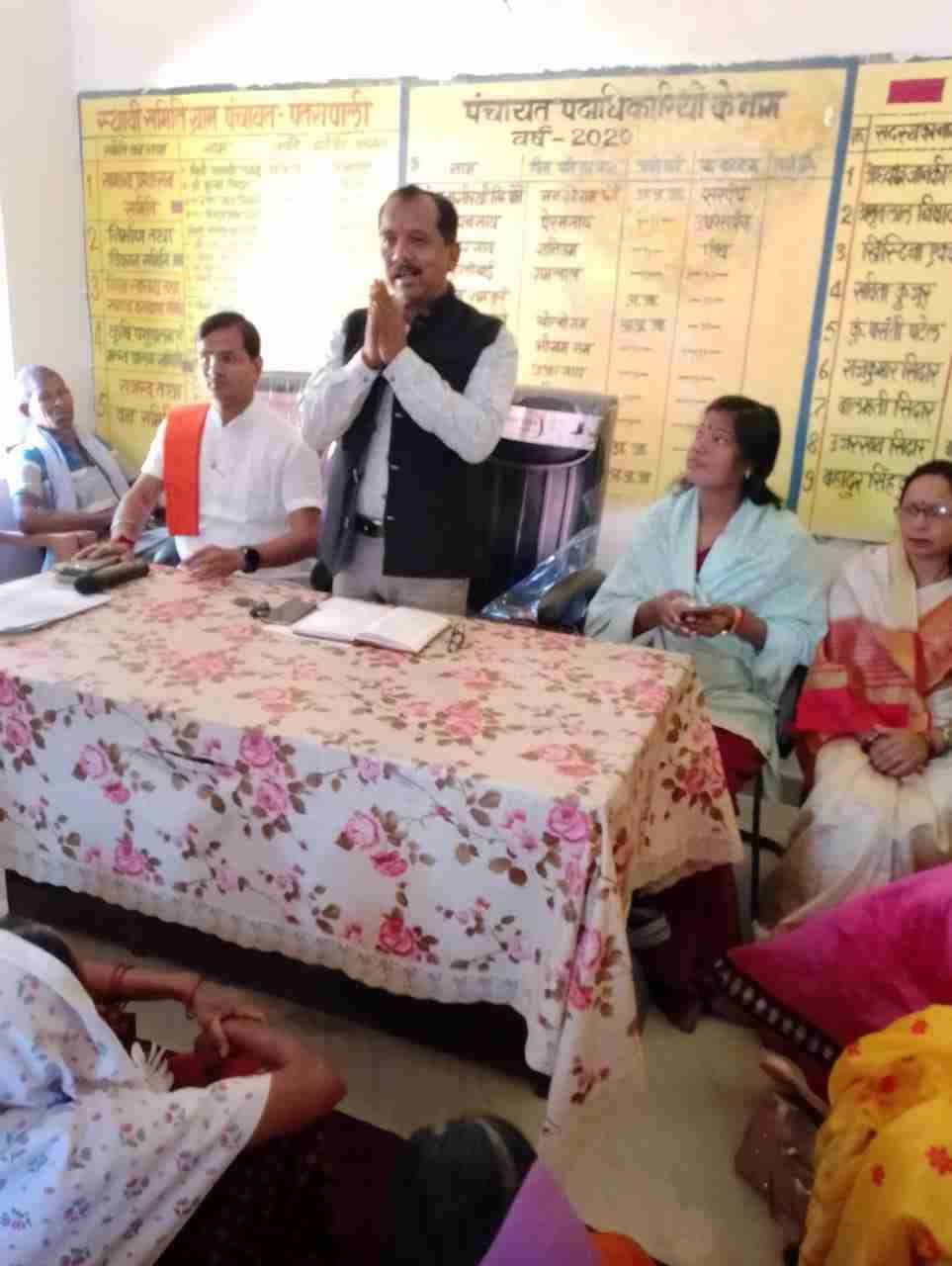 *राजनीति:–प्रदेश की कांग्रेस सरकार यहां की जनता को लूटने का काम कर रही है,प्रदेश में महिलाएं असुरक्षित महसूस कर रहे हैं–सालिक साय डीडीसी,प्रदेश की कांग्रेस सरकार पर जमकर साधा निशाना...........* 1 IMG 20230110 WA0049