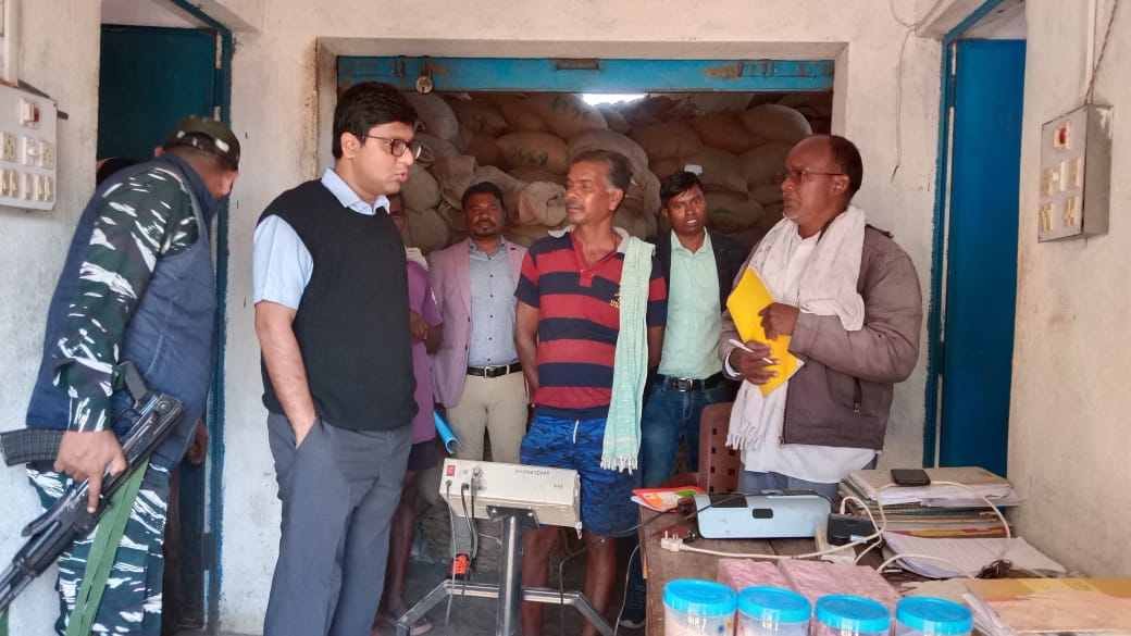 *कलेक्टर डॉ रवि मित्तल ने किया यहां औचक निरीक्षण, पीडीएस संचालक को नोटिस,महिलाओं के लिए बनाए जा रहे शेड निर्माण का निरीक्षण कर दिया दिशा निर्देश......* 1 IMG 20230111 WA0097