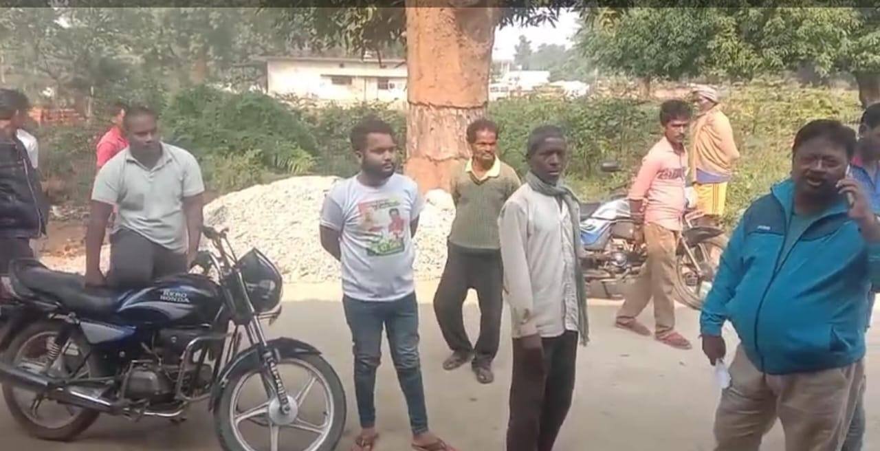 *कुनकुरी कांग्रेस प्रत्याशी यूडी मिंज की हरकत से उरांव समाज आक्रोशित, महिला से गुंडागर्दी मामले में आईजी से शिकायत कर करवाई की मांग की, पढ़िए उरांव समाज के प्रदेश अध्यक्ष उमेश प्रधान ने क्या कहा...* 1 IMG 20231113 WA0032