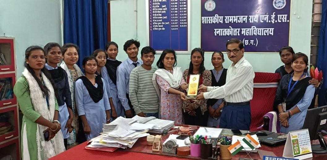 *अर्थशास्त्र विभाग के विद्यार्थियों की उपलब्धि अनुकरणीय है:डॉ रक्षित, एमए अर्थशास्त्र तीसरे सेमेस्टर में सभी परीक्षार्थियों ने फर्स्ट डिवीजन लाकर रचा इतिहास...* 1 IMG 20240506 WA0027