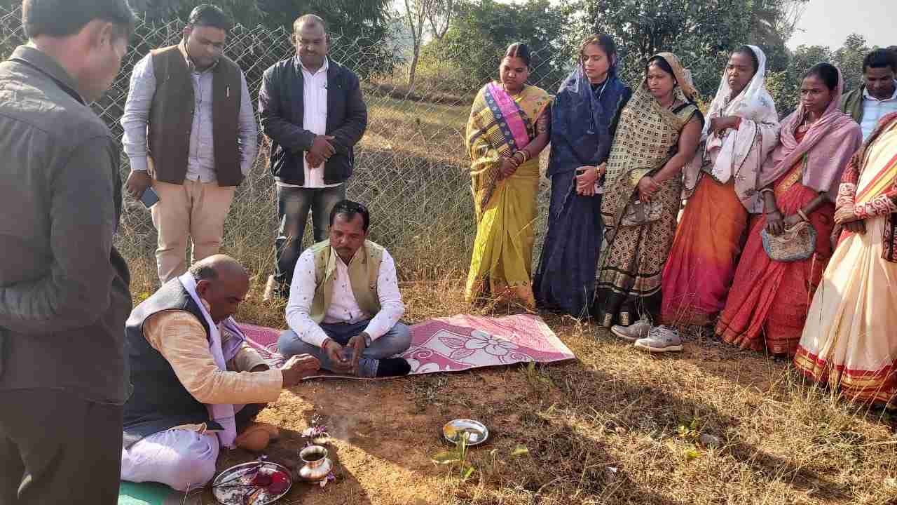 *ग्रामीणों को मूलभूत सुविधाएं उपलब्ध कराना पहली प्राथमिकता – सालिक साय, जिला पंचायत क्षेत्र का किया सघन दौरा,विभिन्न जगहों पर हुआ भूमिपूजन कार्यक्रम का आयोजन* 1 IMG 20241218 WA0008