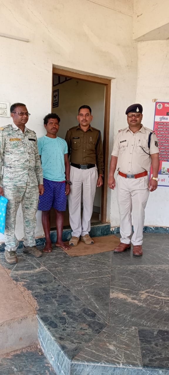 *Breaking jashpur:- नशे की हालात में चरित्र शंका को लेकर पति ने की अपनी ही पत्नी की टांगी से मारकर हत्या, सूचना के चंद घंटों में ही पुलिस ने किया आरोपी पति को गिरफ्तार, भेजा जेल ....* 1 IMG 20250225 WA0002