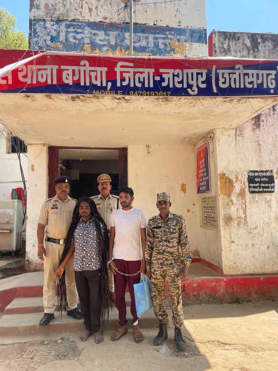 *Breaking jashpur:-झाड़फूंक के नाम पर महिला के साथ दुष्कर्म करना पड़ा महंगा, आरोपियों को भेजा गया जेल, झाड़फूंक करने के नाम पर युवती को नशीला पदार्थ पिलाकर सामुहिक दुष्कर्म करने के 02 आरोपियों को जशपुर पुलिस ने किया गिरफ्तार...* 1 IMG 20250318 WA0010