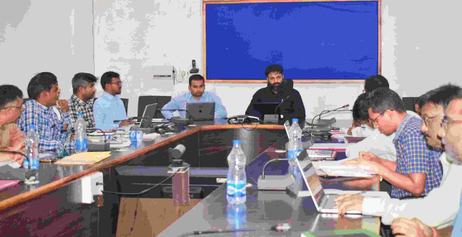*कलेक्टर रोहित व्यास ने दिए निर्देश, धान का उठाव नहीं करने वाले राईस मिलर्स पर किया जाएगा कड़ी कार्यवाही, विपणन, सहकारिता और फूड विभाग संयुक्त टीम बनाकर धान खरीदी केन्द्रों का करें भौतिक सत्यापन ..* 1 IMG 20250429 WA0021 scaled