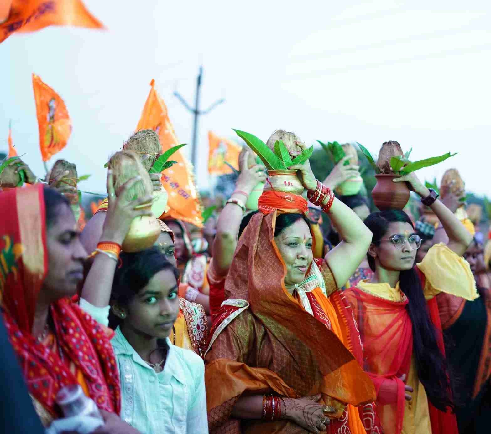 *श्री जगन्नाथ मंदिर प्राण प्रतिष्ठा कार्यक्रम में निकली भव्य कलश यात्रा हजारों की संख्या में निकली शोभा यात्रा,मुख्यमंत्री की धर्मपत्नी श्रीमती कौशल्या साय के साथ दोकड़ा की महिलाएं कलश यात्रा में शामिल हुई, मैनी नदी बगिया से मंदिर प्रांगण तक कलश यात्रा निकाली गई * 1 IMG 20250522 WA0003