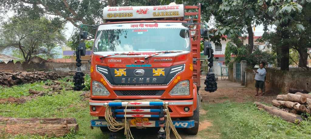 *Breaking jashpur:-रिजर्व फारेस्ट में अवैध कटाई,वाहन सहित लकड़ी जप्त,गठित वन विभाग की दल ने मौके पर जाकर वन अधिनियम के तहत की कड़ी कार्यवाही..!* 1 IMG20250611120029