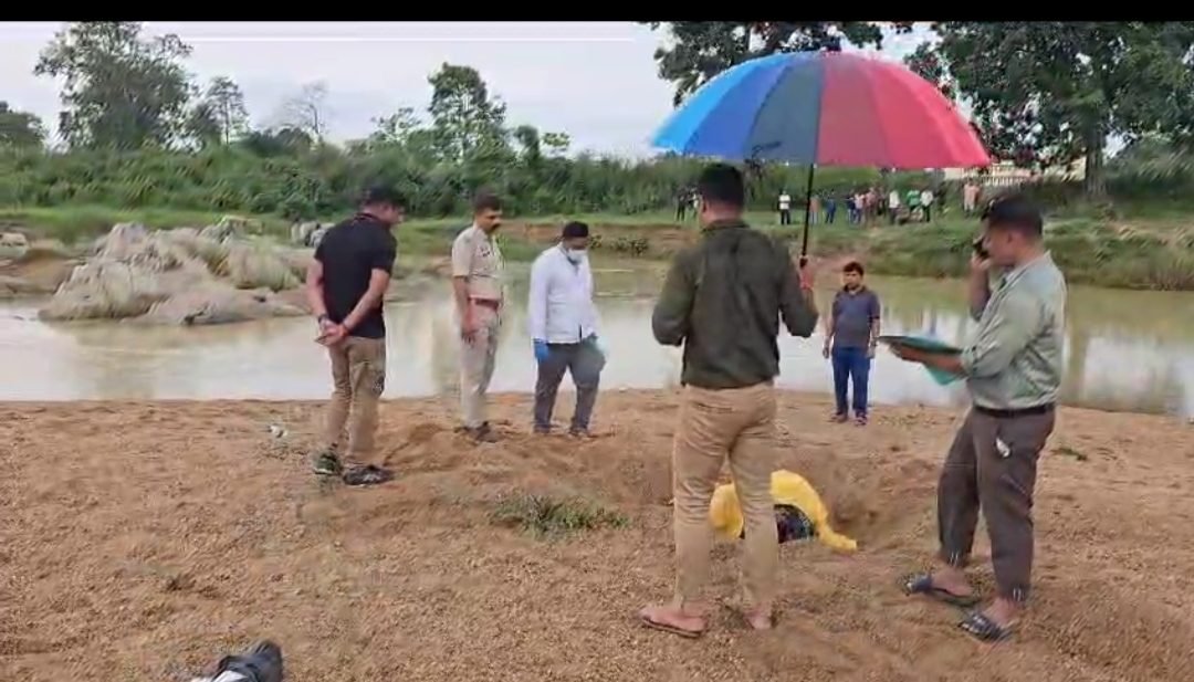 *big breaking:- दारू के नशे में गांव में बोल रहा था दो बच्चों और एक महिला को मारकर दफना दिया नदी किनारे, सूचना पर पुलिस ने पड़ताल की तो उड़े सबके होश, क्या है पूरा मामला, पढ़ें...* 1 IMG 20250623 192925