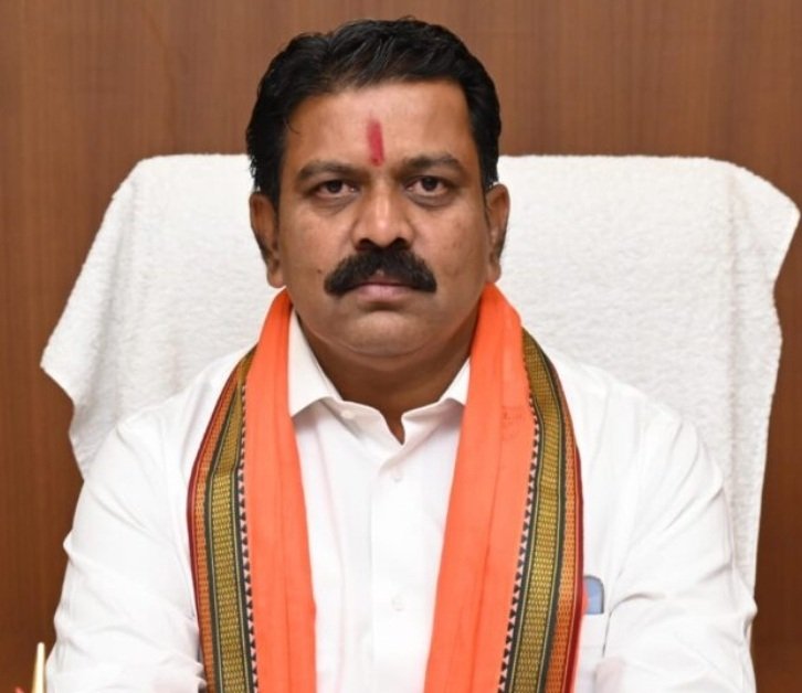*मंत्रिपरिषद का बड़ा निर्णय नक्सली हिंसा में शहीद पुलिसकर्मियों के परिजनों को अब अन्य विभागों में भी अनुकम्पा नियुक्ति का विकल्प, शहीदों के परिजनों को मिलेगा विभाग चुनने का विकल्प...* 1 IMG 20250701 WA0011