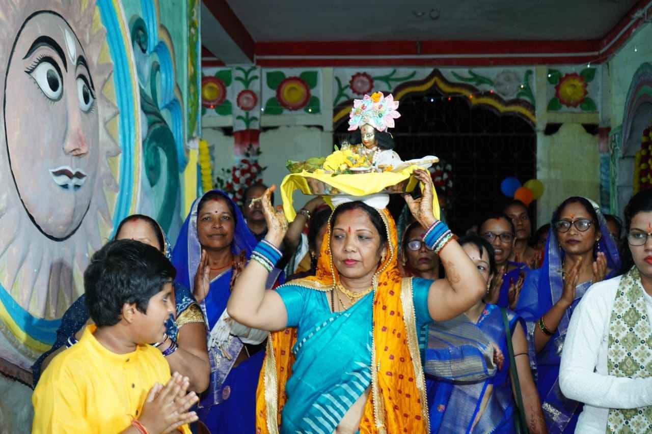 *पमशाला के राधा कृष्ण मंदिर में धूमधाम से मनाया गया श्रीकृष्ण जन्माष्टमी महोत्सव, मुख्यमंत्री की धर्मपत्नी श्रीमती कौशल्या साय शामिल होकर की पूजा अर्चना....* 1 IMG 20250817 WA0011