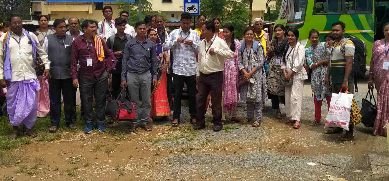 *जिले से 204 श्रद्धालुओं को प्रभु श्रीरामलला दर्शन अयोध्या धाम के लिए रवाना किया गया, मुख्यमंत्री के सुशासन में नागरिकों को मिल रहा है प्रभु श्रीरामलला के दर्शन का सौभाग्य, श्रद्धालुओं ने मुख्यमंत्री विष्णुदेव साय को दिया धन्यवाद* 1 IMG 20250827 WA0011