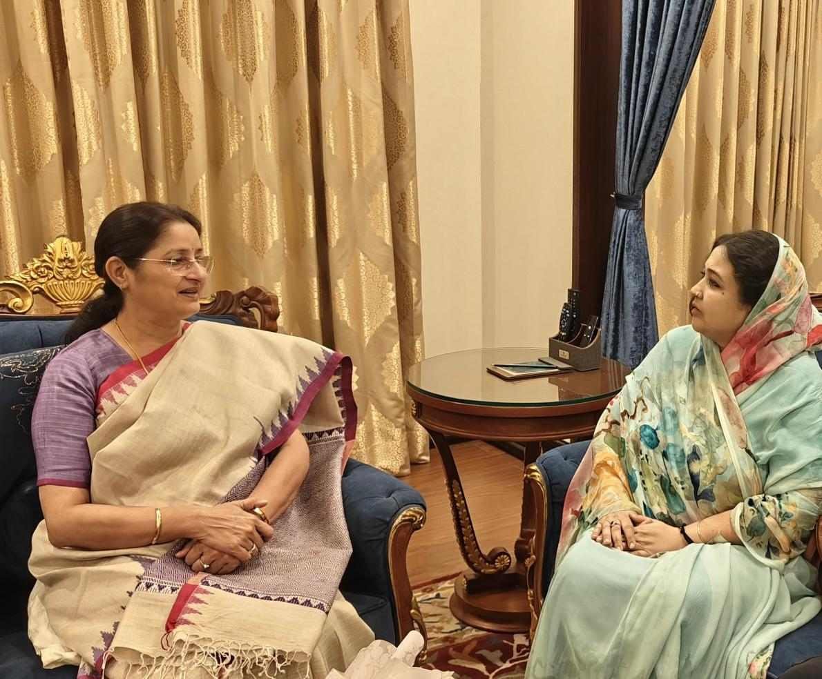 *केंद्रीय महिला एव बाल विकास मंत्री से मिली राज्य महिला आयोग की सदस्य प्रियंवदा सिंह जूदेव,रखा पहाड़ी कोरवा और बिरहोर बाहुल्य क्षेत्र में आंगनबाड़ी केंद्र के विकास का प्रस्ताव...* 1 IMG 20250918 WA0011