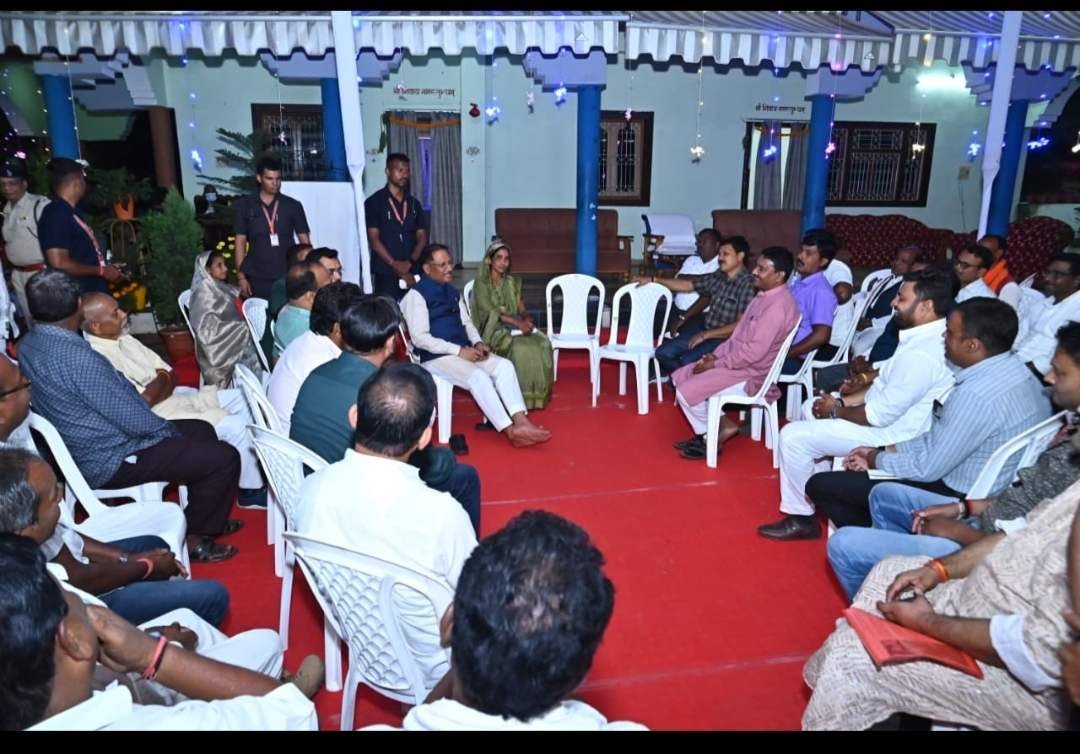 *मुख्यमंत्री विष्णुदेव साय ने सुनी पार्टी कार्यकर्ताओ की मन की बात, कहा कार्यकर्ताओ की मेहनत से ही बनी प्रदेश में सरकार...* 1 IMG 20251022 191309